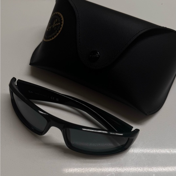 Ray-Ban RB4335 Rectangular Sunglasses very #brat. - Picture 3 of 4